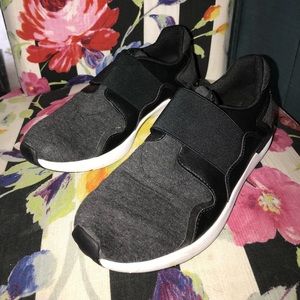 Black Jessica Simpson tennis shoes, hardly worn